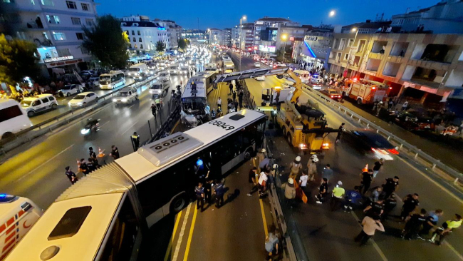 Avcılar'daki metrobüs kazasına ait görüntüler ortaya çıktı